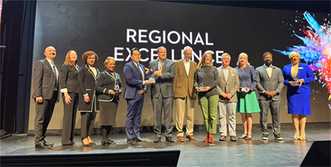 Mayor Robinson and Douglasville staff receiving award from ARC